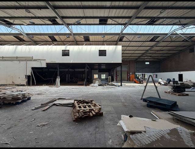 1,760M² WAREHOUSE TO LET IN KYALAMI